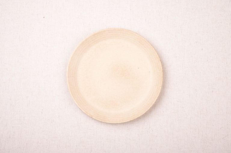 Vajilla color crema para eventos premium