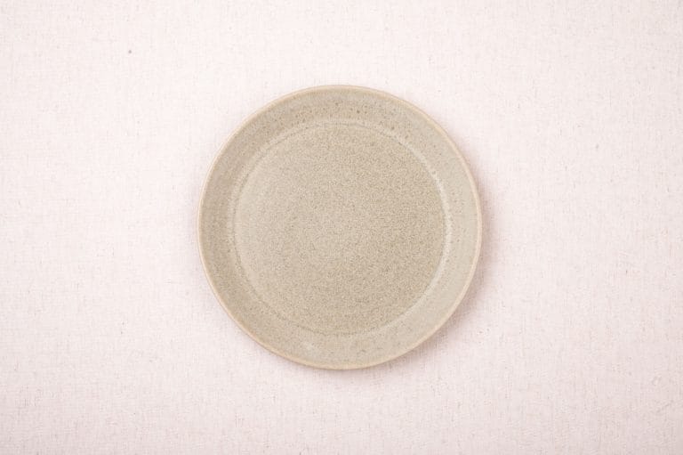 Vajilla gris claro para bodas contemporáneas