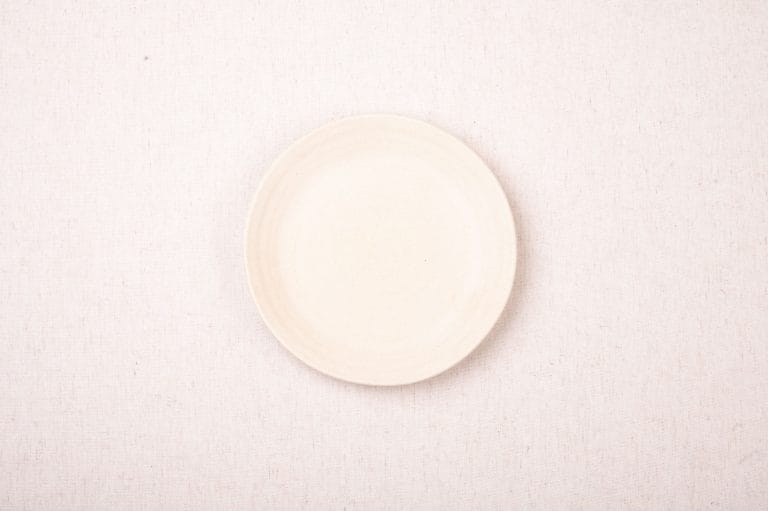 Vajilla color crema para eventos premium